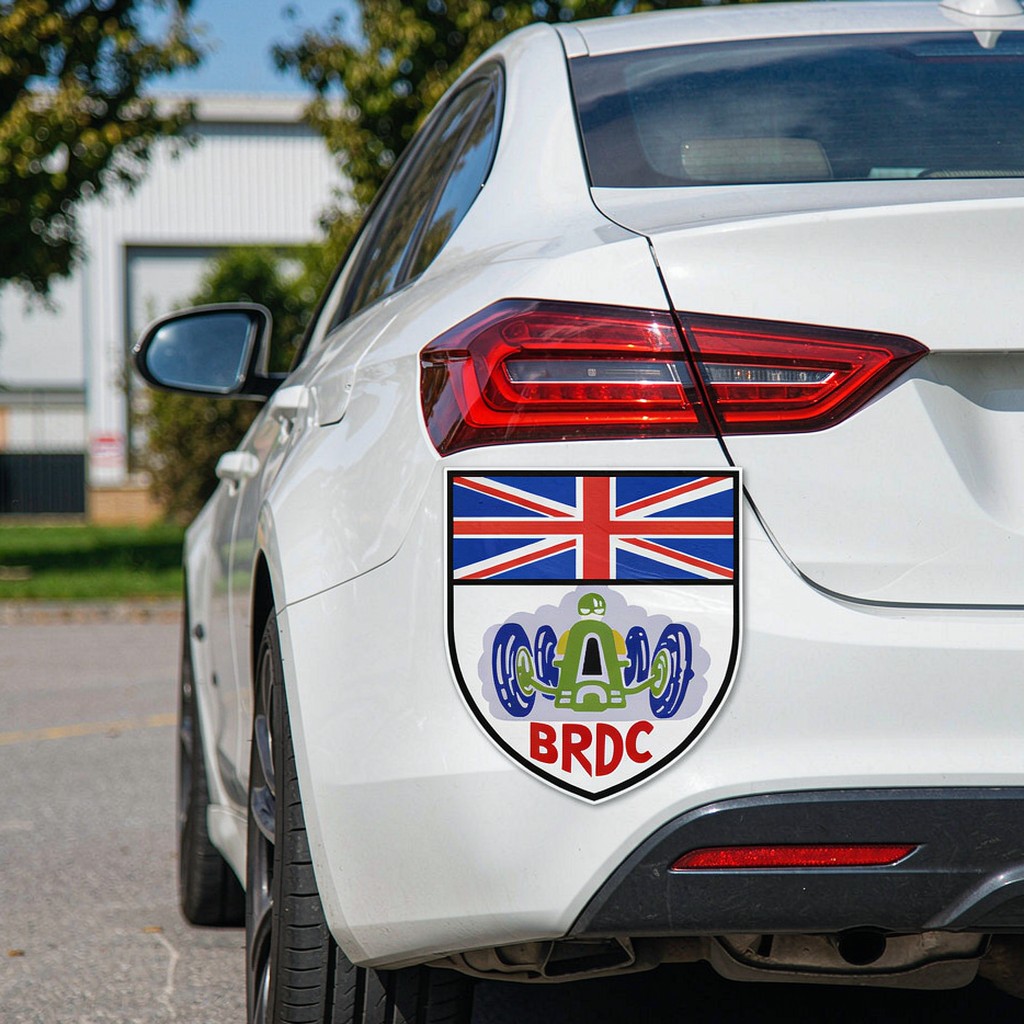 楕円形のニュージーランド製ビニール製カーステッカー。後部窓に - Travel Accessories Nz のレビューと価格