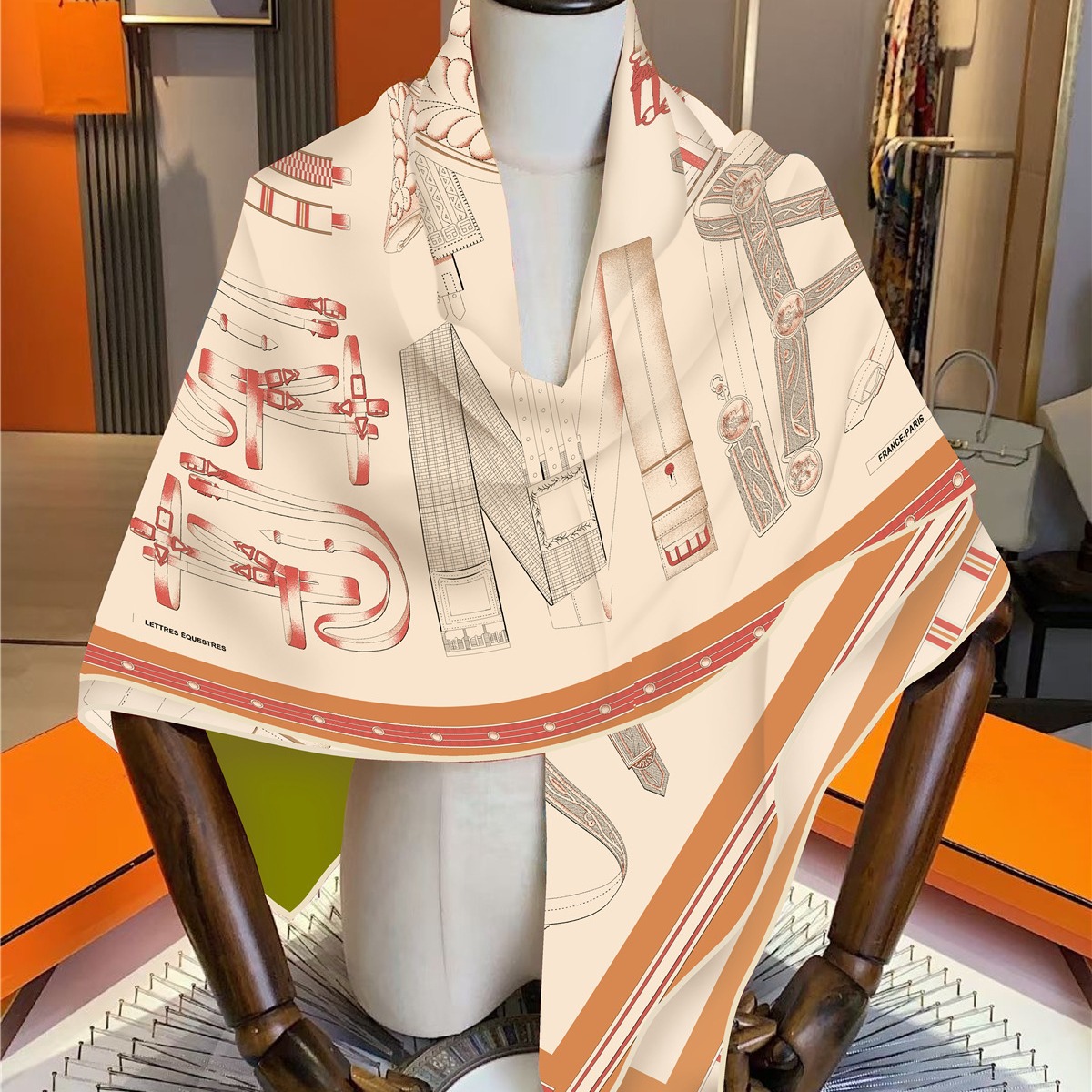 フェイクシルクウール暖かいスカーフ女性 130 × 130  - Travel Accessories Unisex のレビューと価格