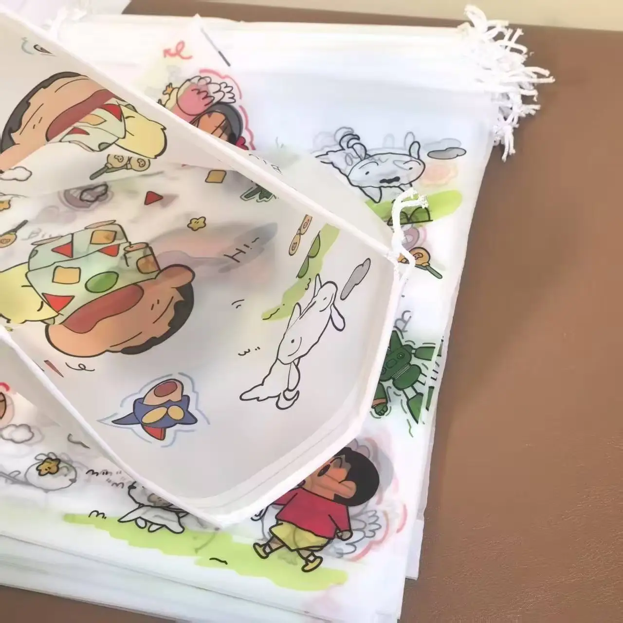 クレヨンしんちゃんのドローストリング付きシューズバッグ。持ち - Shoe Bag Travel のレビューと価格