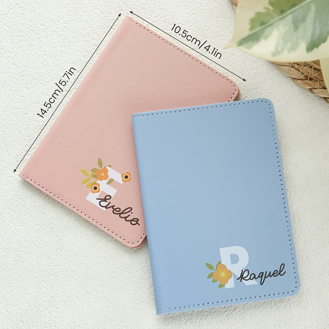 花柄のイニシャルがデザインされた、あなただけのオリジナルパス - Travel Accessories As Gifts のレビューと価格